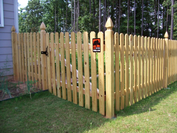 хубав-ограда-от-дърво-за най-градина