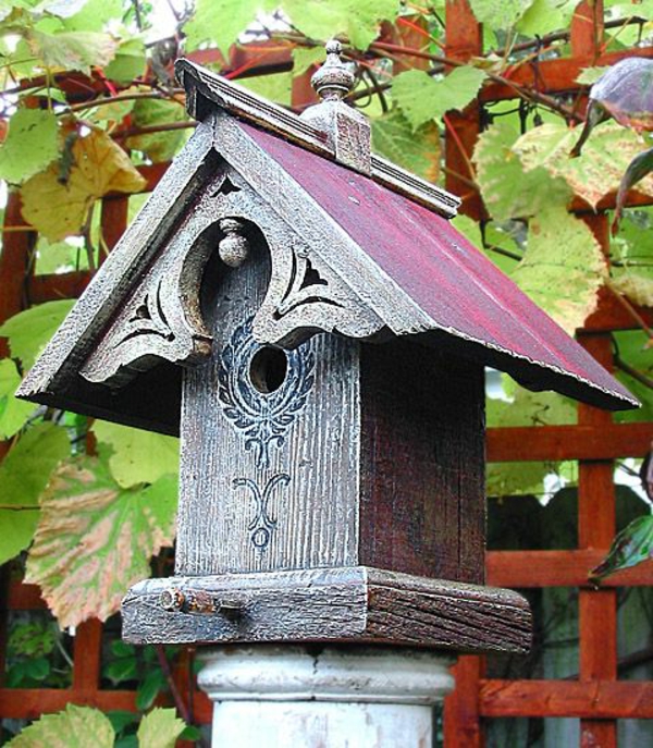 lijepa kuća podstava za ptice od drveta