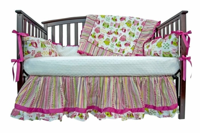 симпатичен дизайн креватче-за-момиче-пра-спално бельо и възглавници