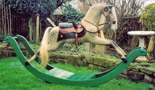 swing-for-aikuisille hevonen