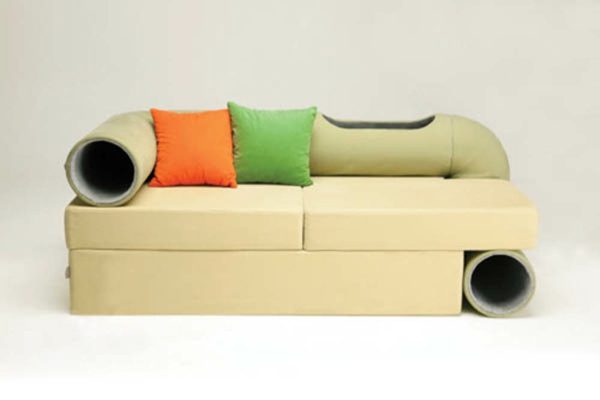 разтегателен диван-с-възглавници