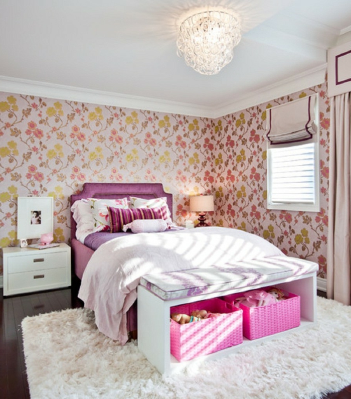 спалня-банка-розови тапети