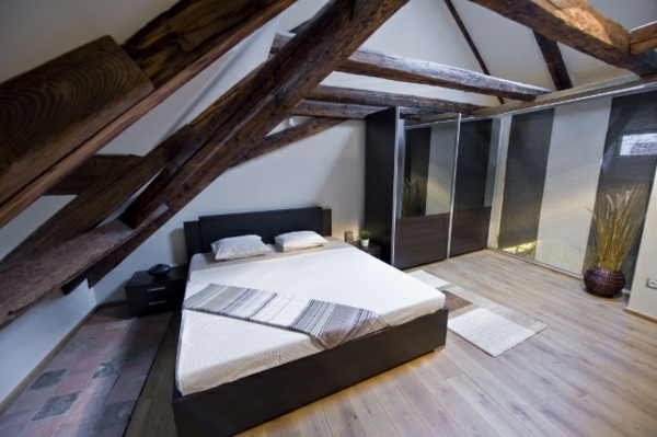 мезонет със спалня - дървени елементи