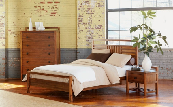 hálószoba-skandináv stílusú bútorokkal zöld növény az ágy mellett