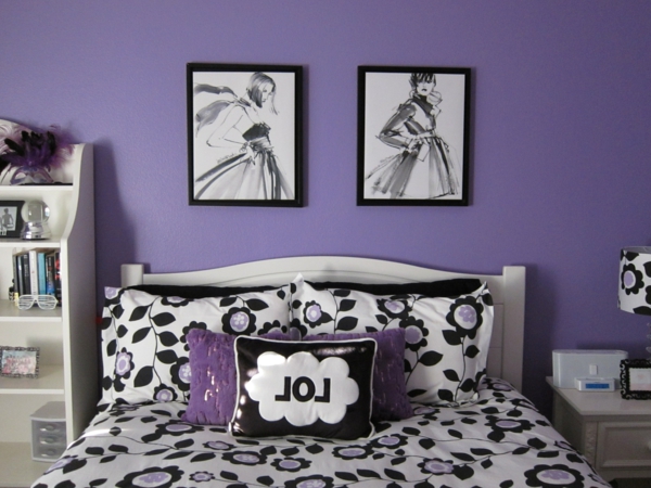 חדרי שינה-in-סגול-שתי תמונות-an-der-קיר-ו-א-כריות-מיטה-נחמדת