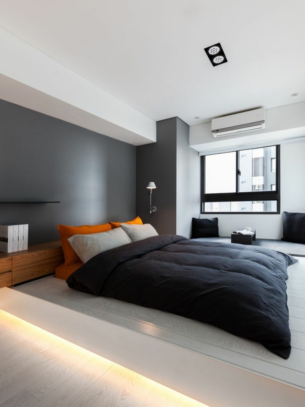 غرف نوم حديثة التصميم رمادي-الجدار وراء السرير مريح