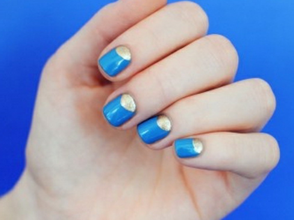 simples ongles bleu-fond