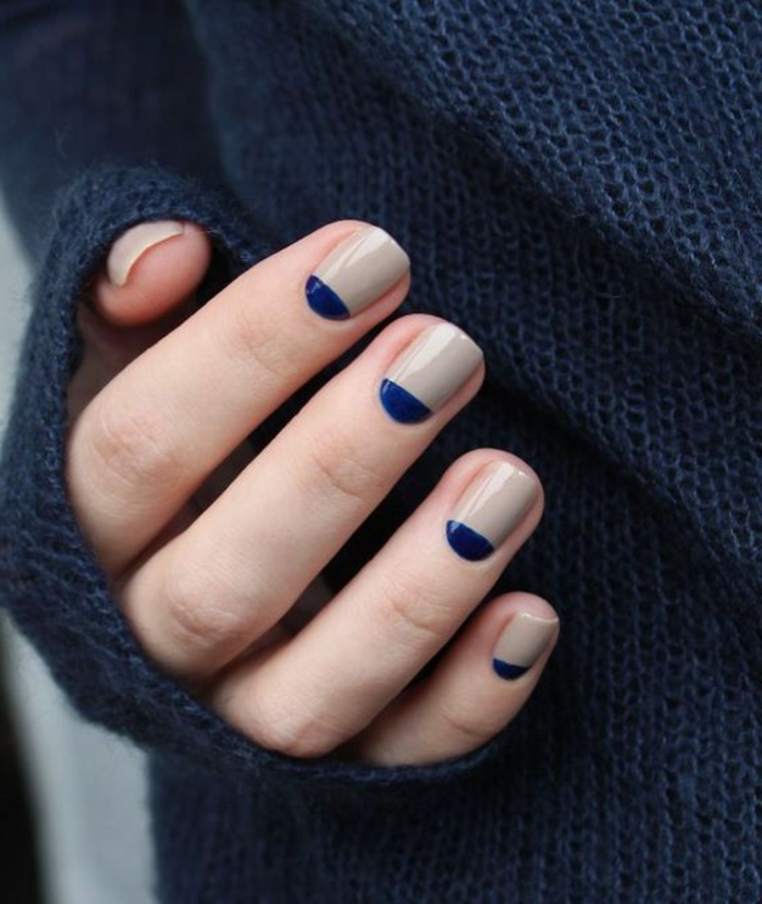 Simple design d'ongles en crème et bleu foncé, Nagelgorm ovale, manucure hivernale pour re-style