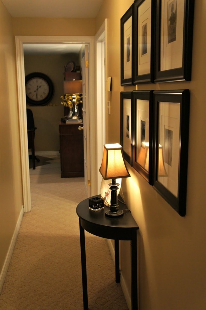 тесен коридор зададена шест стенописи-а-а-нощна лампа