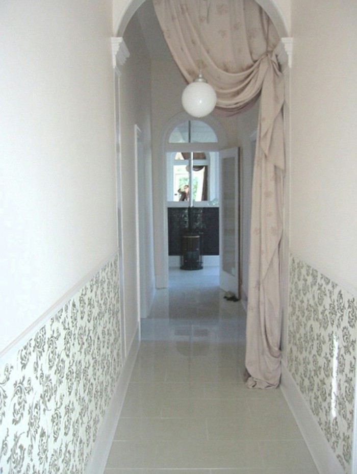 тесен коридор зададена-tappeten-с-цветя-A-процеса, както-преградна стена