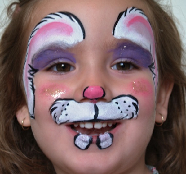 make-up-karnevaali-jänis-kasvot- ruusuinen silmä