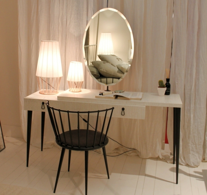 тоалетка с огледало-с-огледало-овални и лампа