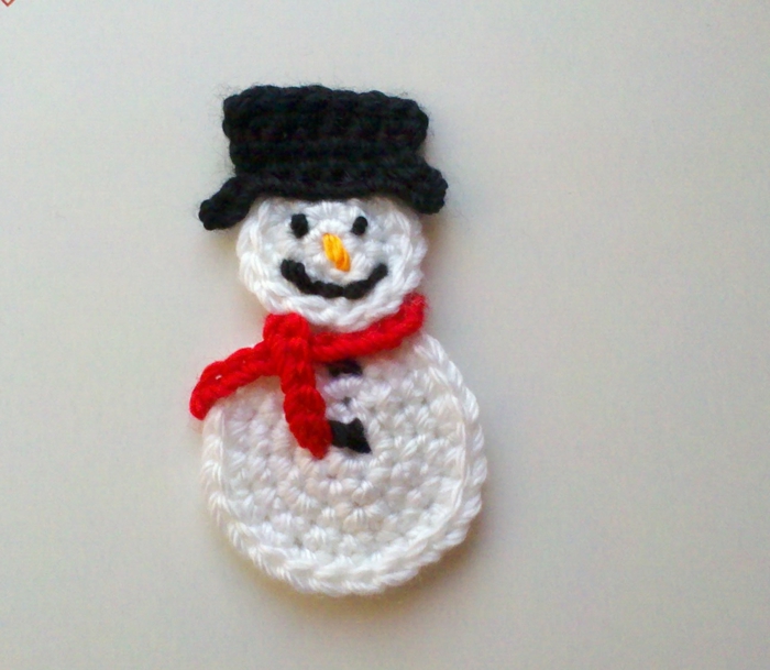 снежен човек-плетене на една кука-пра-цветен фото-на-красивия образ