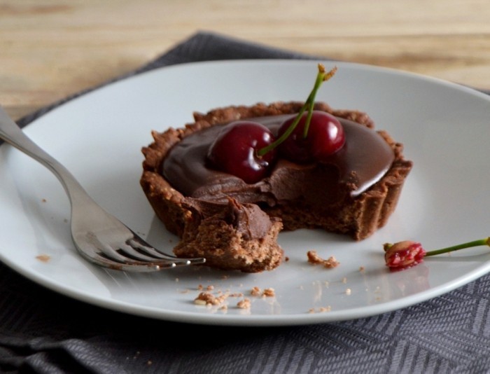 schokomuffin-с-шоколад-черешово трябва-прост десерт