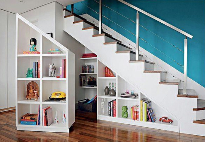 шкаф-под-стълбищни синьо-стена-красив дизайн