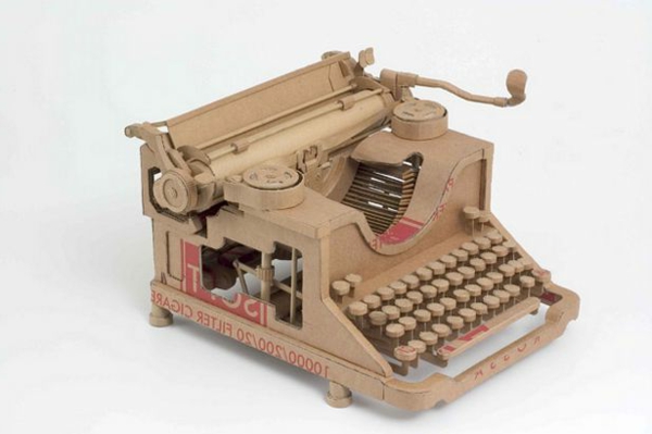 machine à écrire-efficace-design-de-carton-effets-idées-carton-crafting avec du carton