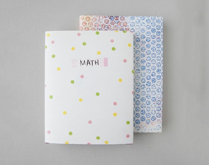 Направете сами книгата за домашна работа - в математика с прост дизайн на надпис