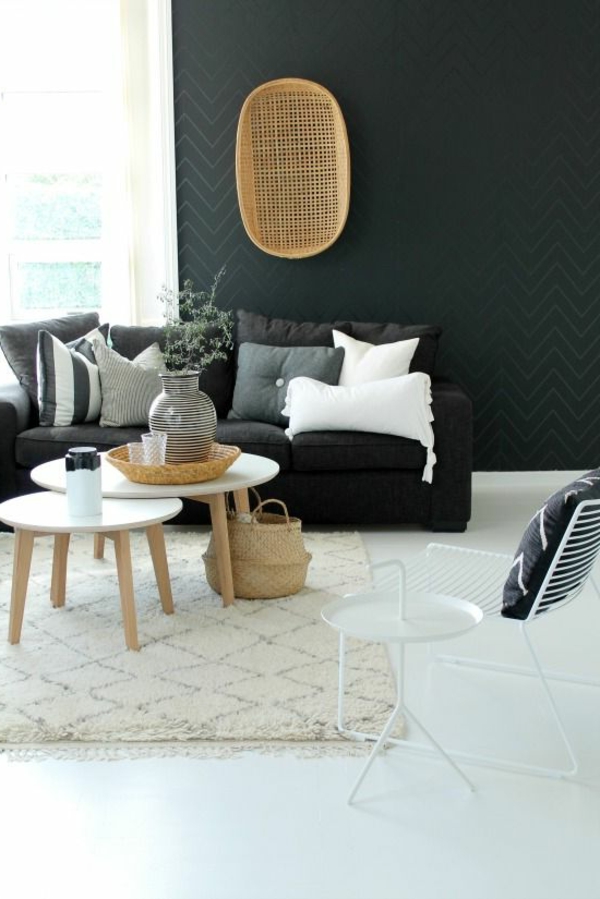 musta-seinän väri-olohuone-kalusteet-sohva-peili