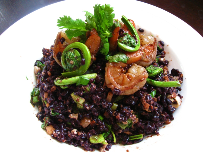 рецепта черен ориз антиоксидант скариди магданоз лук зеленчуци ориз готвене идея