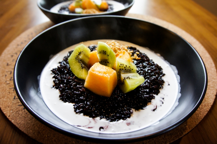 recept crna riža slatka ideja dizajn hrane šarene lijepe mlijeko riža riža kivi mango sjeme sezam