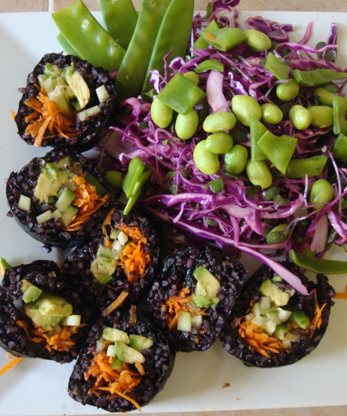 crna riža prehrana dobra hrana zdravlje sushi s crnim rižinim grah boja jelo kupus