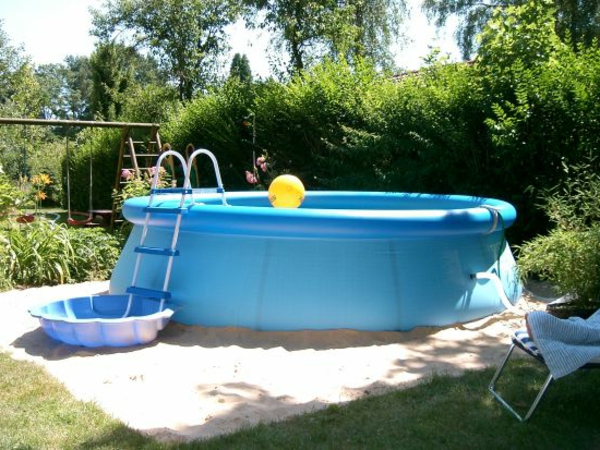 حمام سباحة، بناء صغير سلم - الكرة