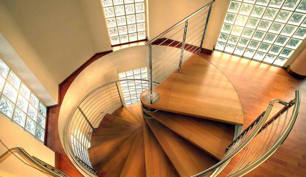 vrlo-kul-spiralno stubište-of-Holz--