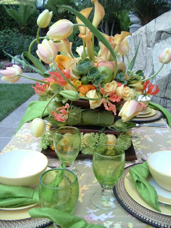 decoración de la mesa muy creativo con los tulipanes rosados