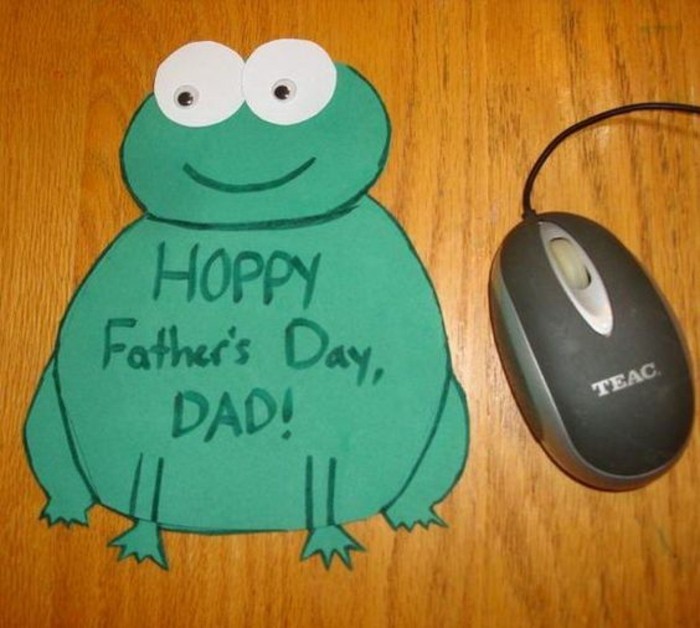 много креативни-собствено производство подаръци за Деня на бащата-жаба на листа