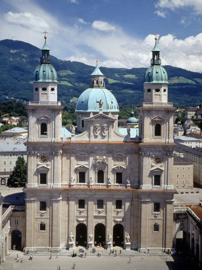 vrlo-lijep-barokna arhitektura-Salzburg Katedrala
