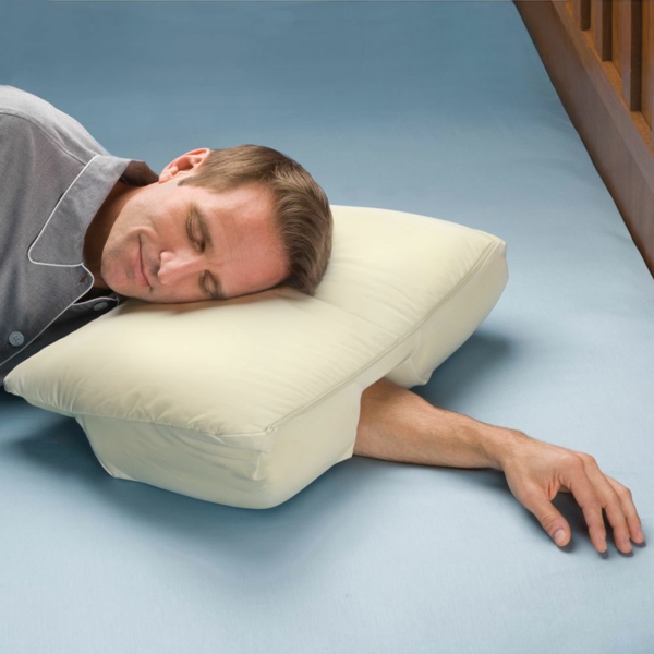 bočni jastuk za spavanje - moderni model - za glavu - muškarac na njemu