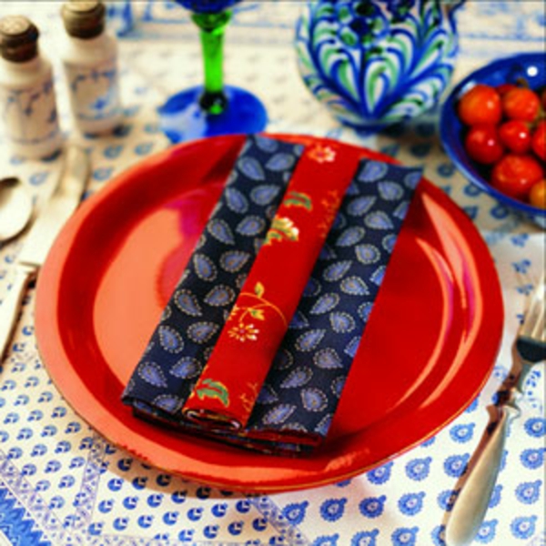 декорация-червено-синьо-салфетка комбинирате бръчки Коледа