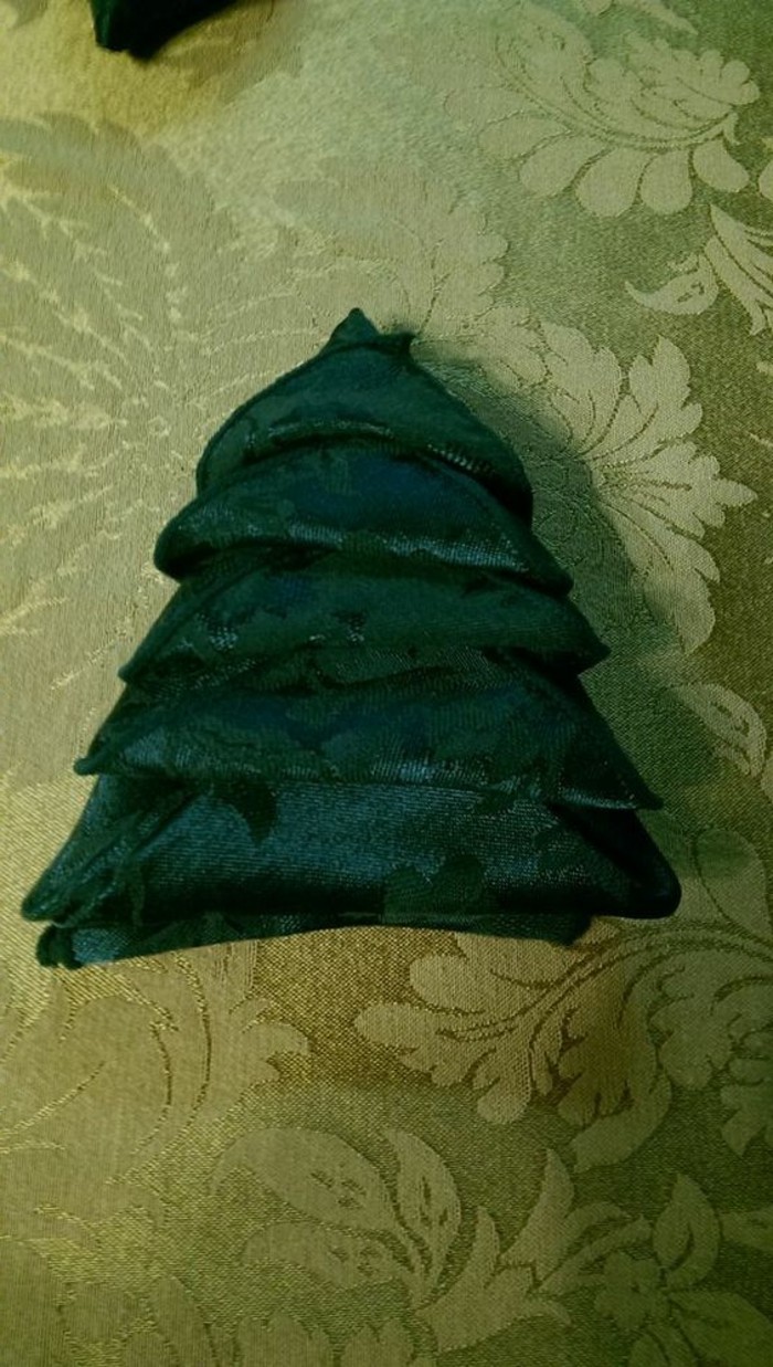 szalvéta-hajtogatás-karácsony-in-sötét színű