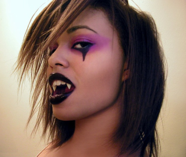 lèvres sexy vampire fille en noir