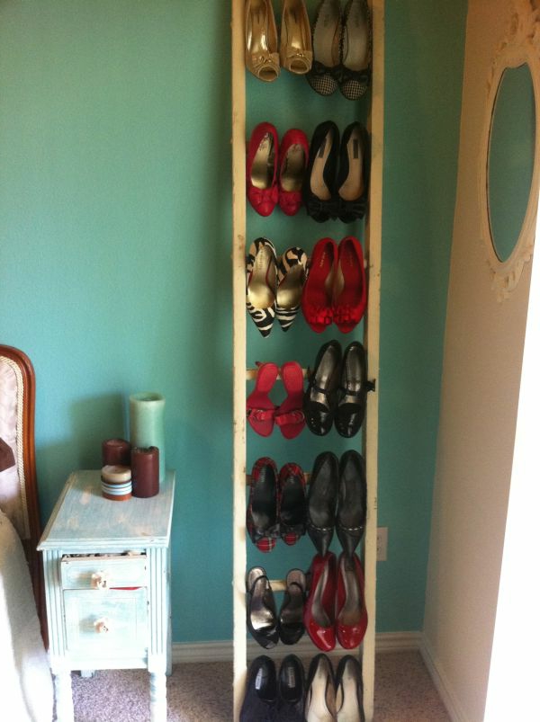 Zapatos de mujer fáciles de organizar: use escaleras
