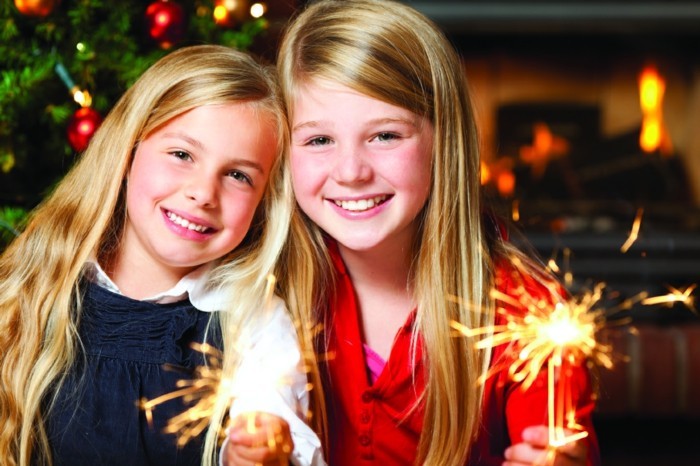 sparklers avec-enfants-avec-nouvelle d'année