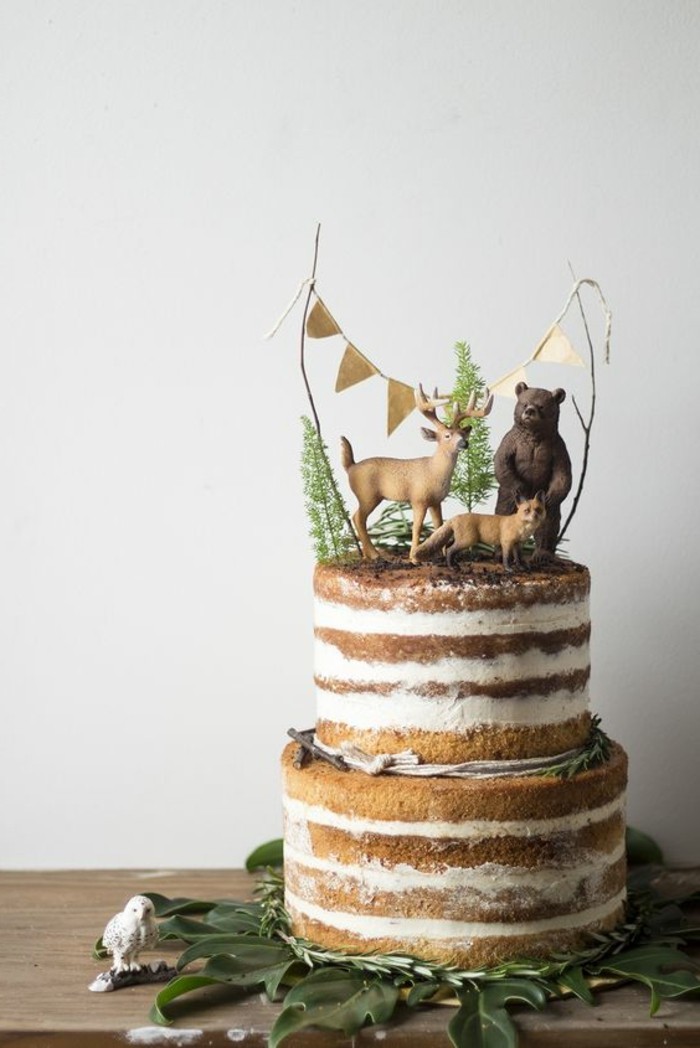 rústica y sencilla tarta-decorado-con-forestales animales figuritas