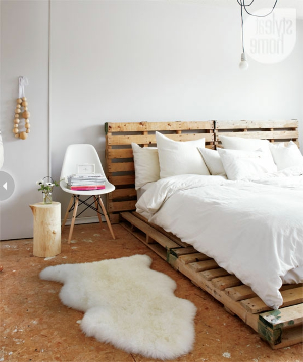 الأسرة الاسكندنافية-سرير-مثيرة-نموذج-الأبيض والعديد من الوسائد