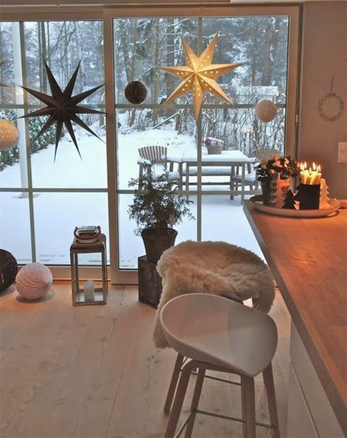Skandinavski interijera Zima Dekoracija dekorativne pahuljice na prozoru