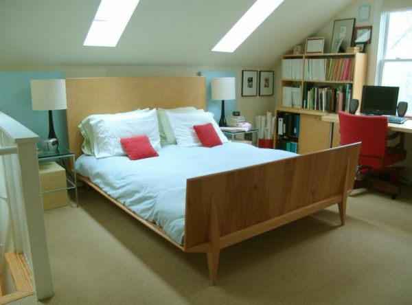 الاسكندنافية - غرفة نوم - في - بنتهاوس - اثنين من الوسائد الحمراء