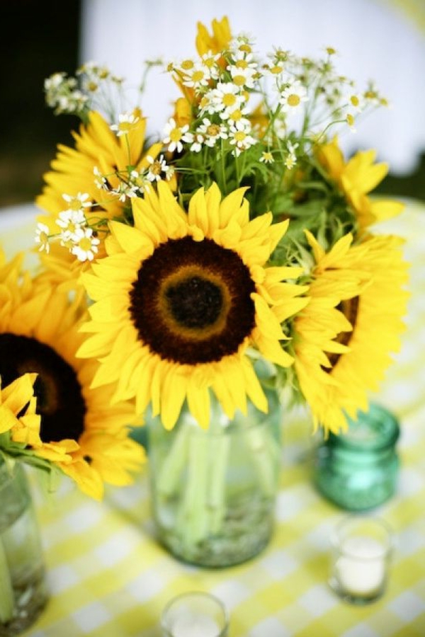 napsütéses-Tischdeko-százszorszép a virágok-szép-sárga-virágdíszek-in-sárga