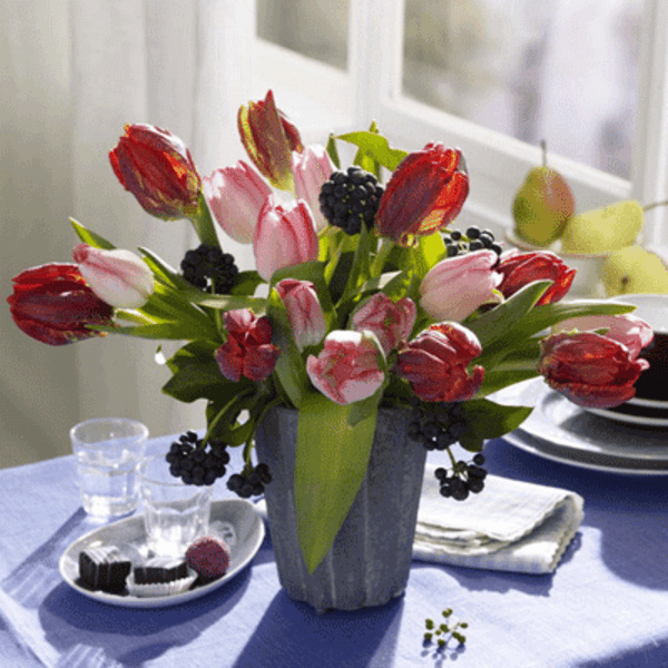 ötletek-tulipán vágott virágok tavaszi-hagymás növény lila-terítő