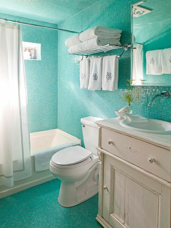 tallennustilaa-ideoita-kylpyhuone-turkoosi väri valkoinen-verhot