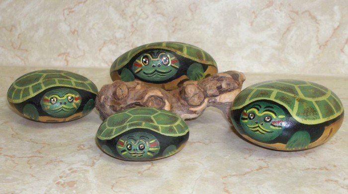 pintura pétrea-pintura-pequeña-tortugas-on-piedras-