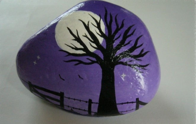 pintura piedras pintadas-negro-árbol-on-a-piedra-