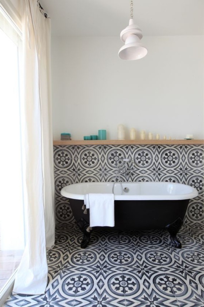 estilo-baño-con-llamativos azulejos
