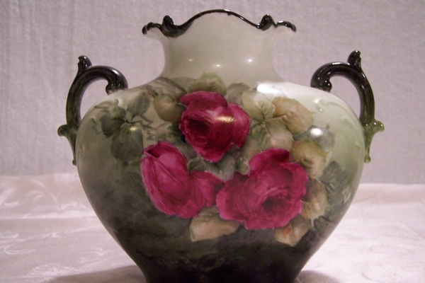 тъкани-с-рози-а-реколта-ваза- с интересна форма
