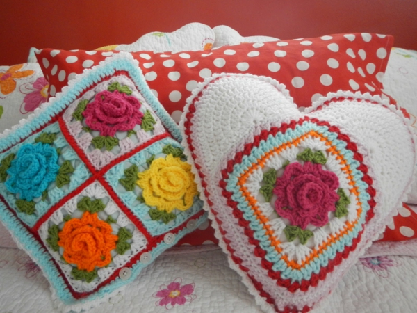 плетени с роза модел възглавници-в-различни-материали-formen