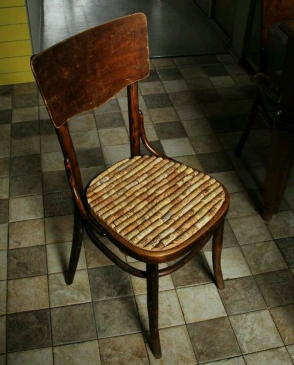 silla-artesanía-tintineo-con-corcho-hermosa modelo diy