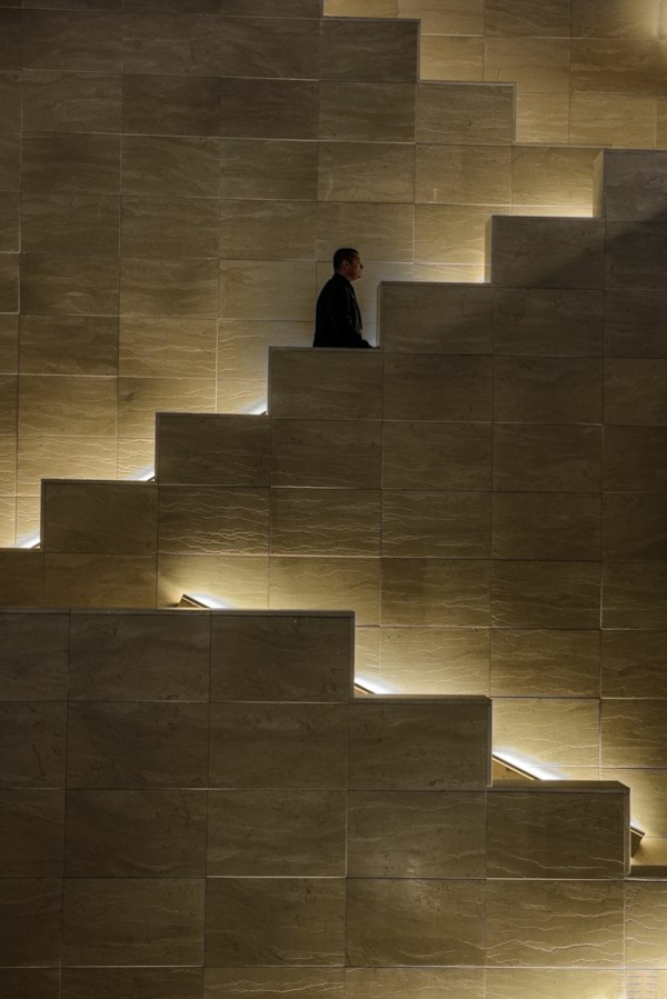 szuperfényű lépcsőház világítás - szép bézs színű